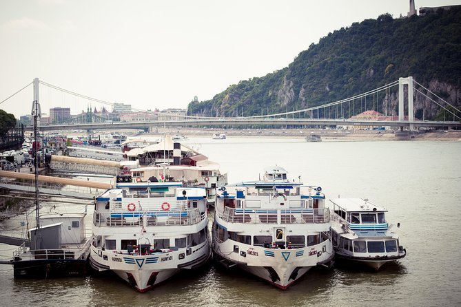 101 things in Budapest - Full Day Tour with Lunch & Metro Pass - St. Stephen’s Basilica and Liberty Square, official Budapest in walking distance
