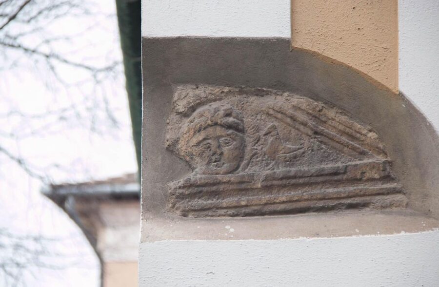 2 Hours Buda Castle Walking Tour - Walk with a Historian - Key things that make this Buda Castle walking tour worth your time