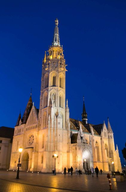 2 Hours Buda Castle Walking Tour - Walk with a Historian - Start at Bécsi kapu Square, then follow the district’s “layers”
