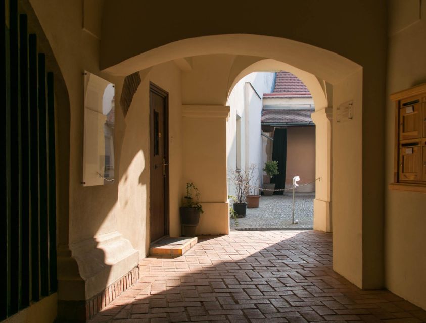 2 Hours Buda Castle Walking Tour - Walk with a Historian - Kálmán Dániel’s role: historian, not just a tour announcer