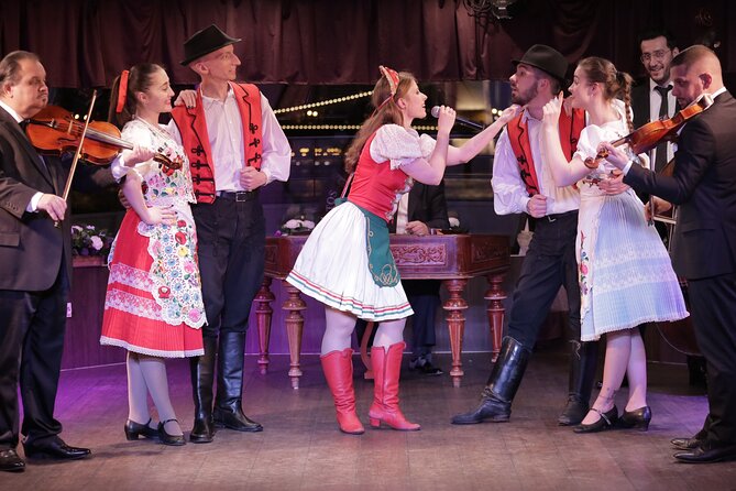 4 Course Dinner Cruise with Operetta, Folk Show and Welcome Drink - Service, Timing, and the Reality of an Event Schedule