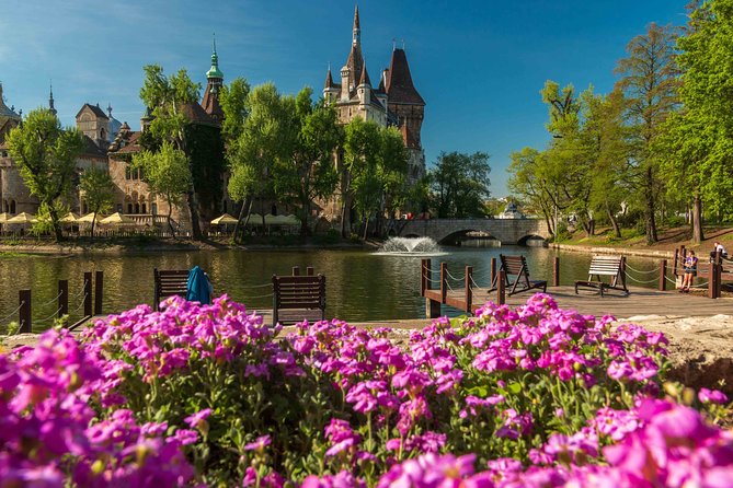4 hours long private minivan tour in Budapest - A 4-hour private minivan tour that keeps Budapest organized