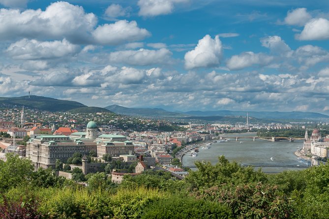 4 hours long private minivan tour in Budapest - How the Buda and Pest route makes sense in real life