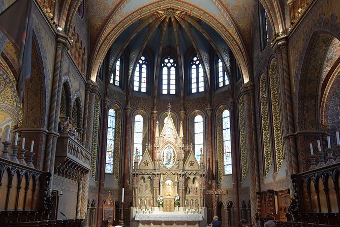 All day city tour in Budapest - St Stephen’s Basilica: The Biggest Church Stop and the Holy Hand Detail
