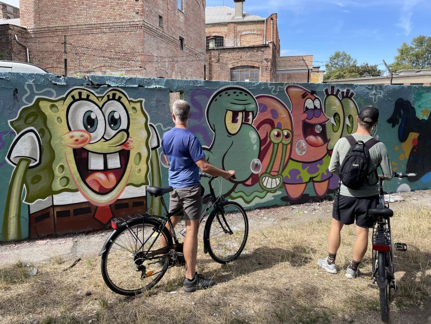 Alternative Bike tour: Graffiti Wall and Peace - Legal graffiti wall meets Danube calm
