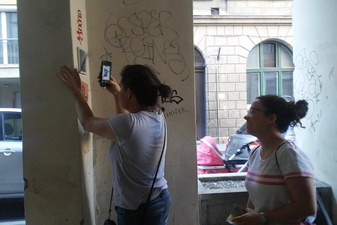 Alternative Street Art Free Walking Tour of Budapest - How the guide turns murals into history you can feel