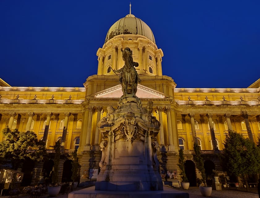 BloodThirsty Hungary: Walking tour & Dark Historical Stories - Stop-by-stop: Statue of St. Stephen to the Matthias Church photo moment