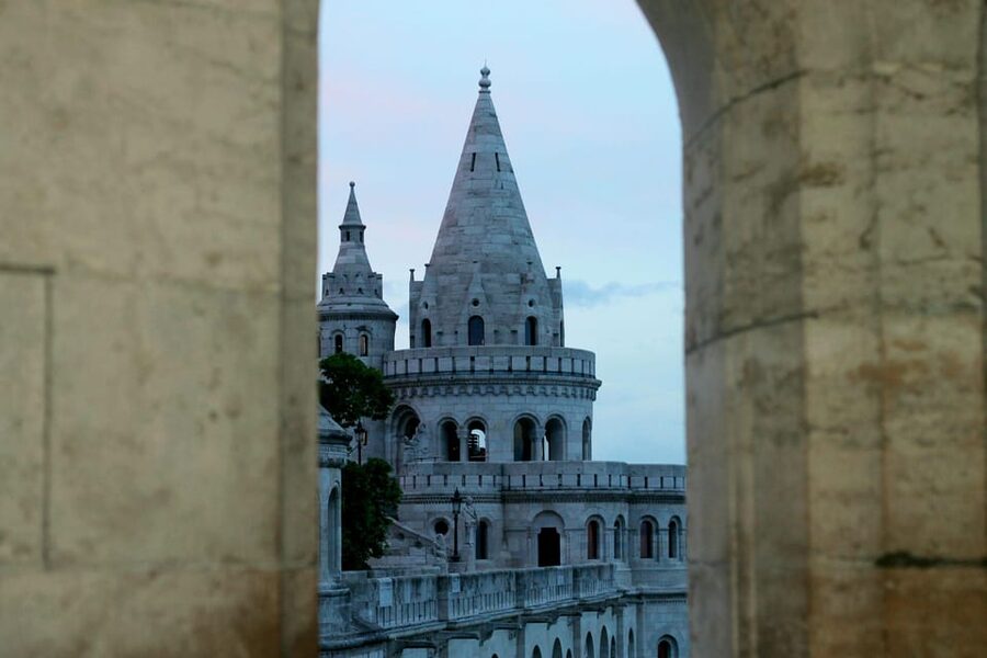BloodThirsty Hungary: Walking tour & Dark Historical Stories - The pass-bys that still matter: Sándor Palace, Buda Castle, and the guardhouse