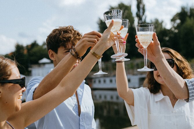 Bottomless Brunch and Cruise with Prosecco in Budapest - Buffet Brunch Details, What You Can Actually Eat