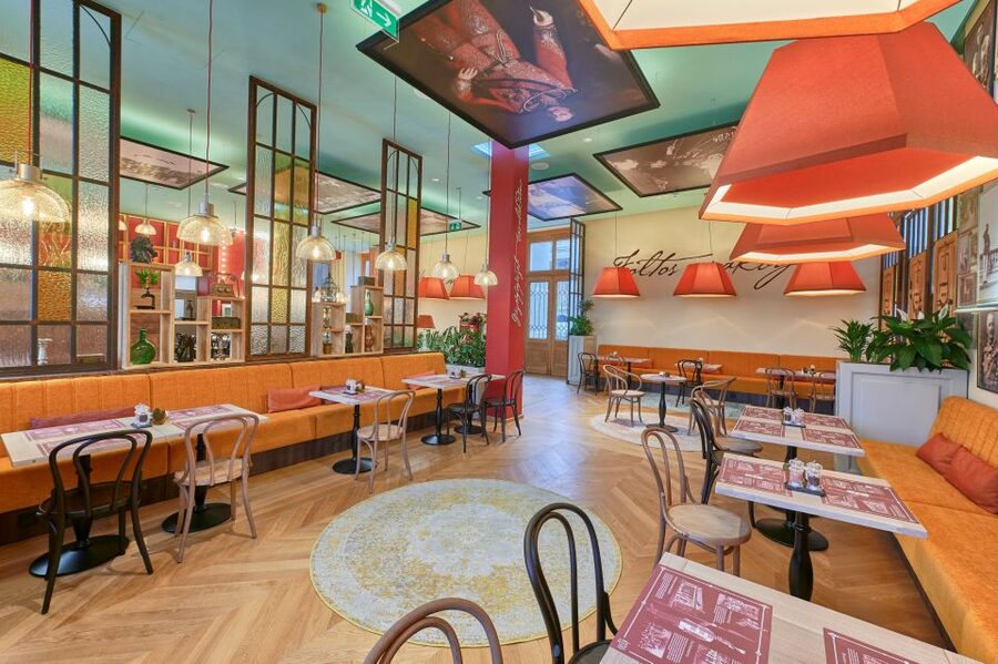 Buda Castle: Hungarian Delicacies & Historical Exhibition - Royal Guard Café in Buda Castle: where the meal sets the tone
