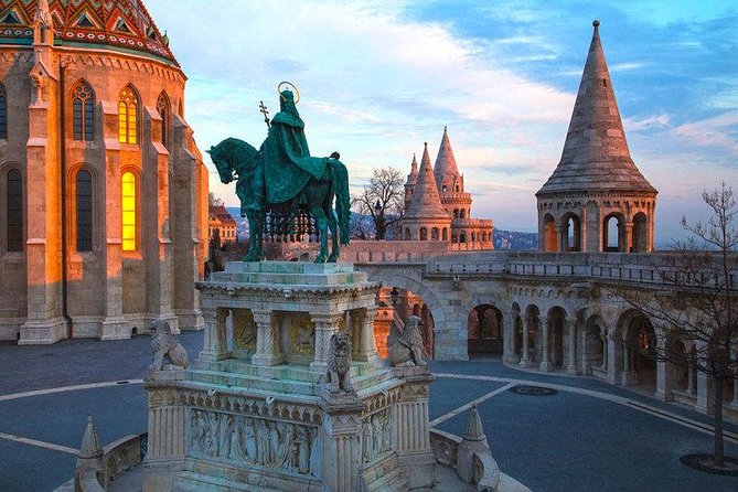 Buda Castle Walking Tour with Matthias church entry, Cake&Coffee - Booking timing, group size, and the 2:00 pm afternoon reality