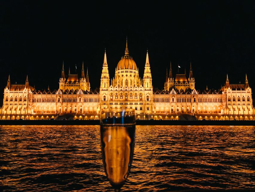 Budapest: 1-Hour Evening Sightseeing Cruise with Drink - Margaret Bridge and the Buda Side: How the River Changes the Story