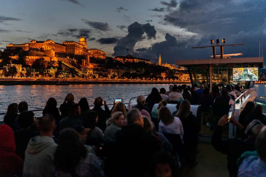 Budapest: 1-Hour Evening Sightseeing Cruise with Drink - Dock 7 Start: Finding Legenda City Cruises Without Stress