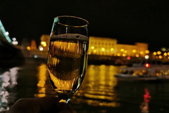 Budapest: 1-Hour Highlights Cruise with Welcome Drink - 1 hour, many photo angles, and the smart time to book