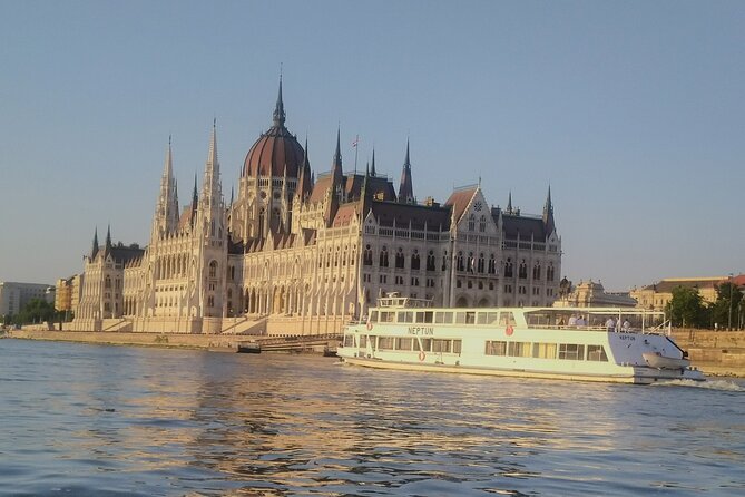 Budapest: 1-Hour Highlights Cruise with Welcome Drink - Who this cruise suits best, and who might be disappointed