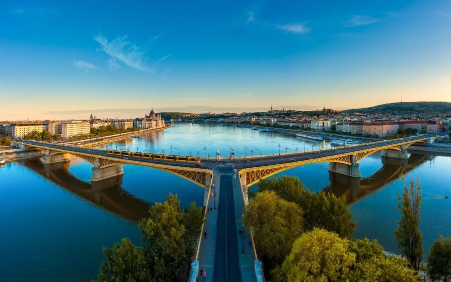 Budapest: 1-hour Sightseeing Danube River Cruise - Chain Bridge to Castle Hill: the skyline sweep you want on day one