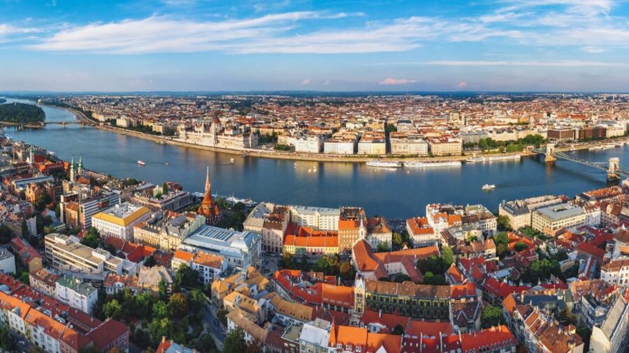 Budapest: 1-hour Sightseeing Danube River Cruise - Getting the most out of the boat: warmth, Wi-Fi, and hearing the guide