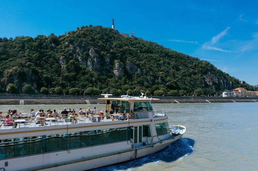 Budapest: 1-hour Sightseeing Danube River Cruise - Timing: choosing a departure time that matches your day