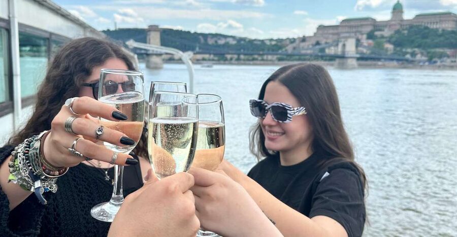 Budapest: 1 hr Sunshine Booze Cruise with Prosecco - Drink Options That Actually Change the Value of Your Ticket