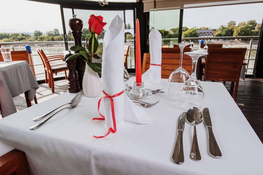 Budapest: 2-Course Dinner for 2 on a Boat Restaurant - Key Highlights You Can Actually Use