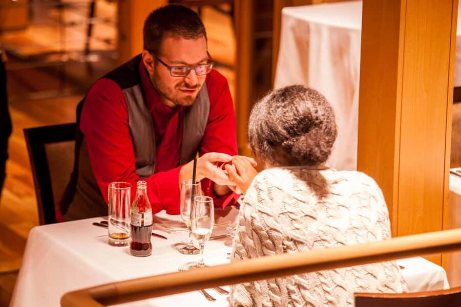 Budapest: 2-Course Dinner for 2 on a Boat Restaurant - Dinner for Two: Candlelight Service With Champagne Welcome