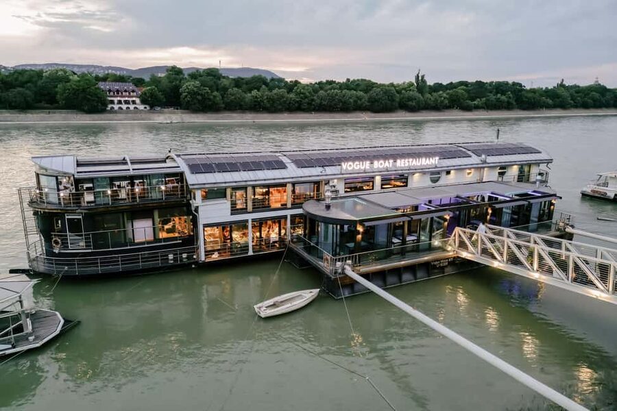 Budapest: 2-Course Dinner for 2 on a Boat Restaurant - The Real Star: Panorama Views From a Panoramic Terrace