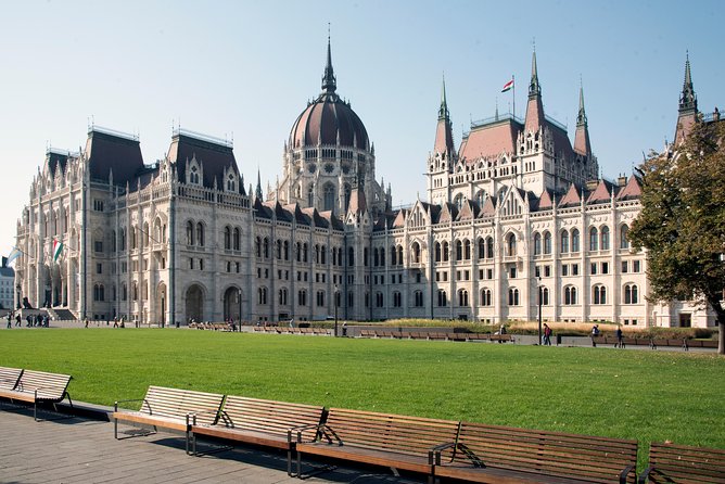 Budapest 3-Hour City Tour - Air-conditioned bus value, plus how to pack for a walking-heavy 3 hours