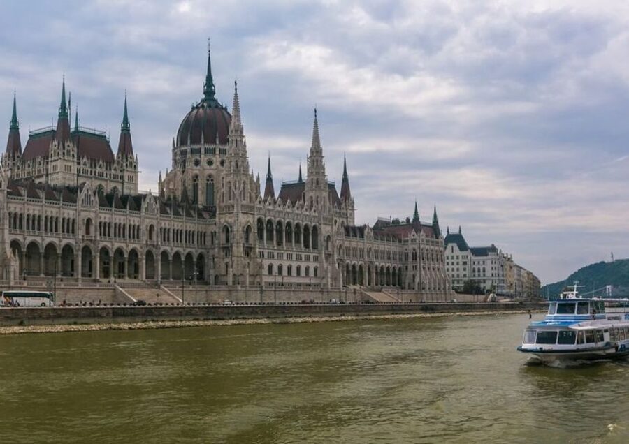 Budapest: 3-hour City Tour with Castle Walk + 1-hour Cruise - Time-management tips that keep you from feeling rushed