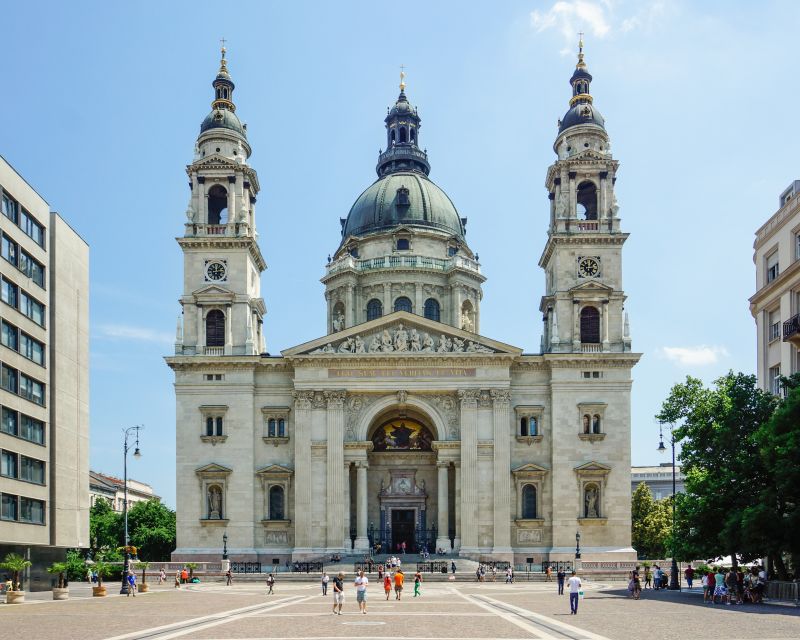 Budapest: 3-hour City Tour with Castle Walk + 1-hour Cruise - Andrássy Avenue back to the big-center sights