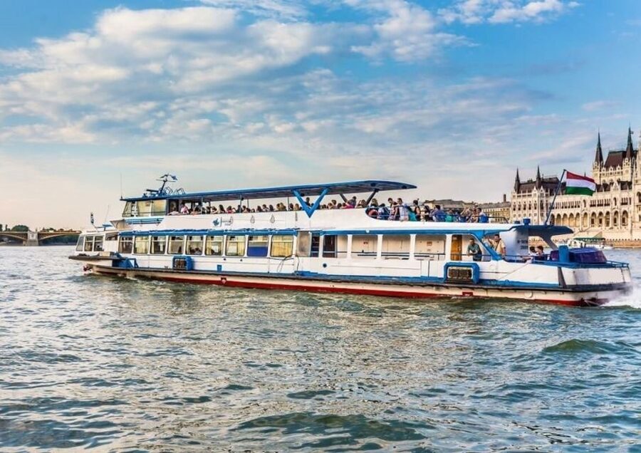 Budapest: 3-hour City Tour with Castle Walk + 1-hour Cruise - Guides matter, and the names you might hear