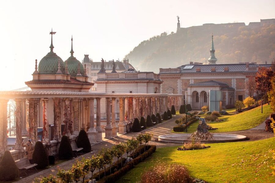 Budapest: 3-hour City Tour with Castle Walk + 1-hour Cruise - Meeting up at Eurama, and the day’s basic logistics