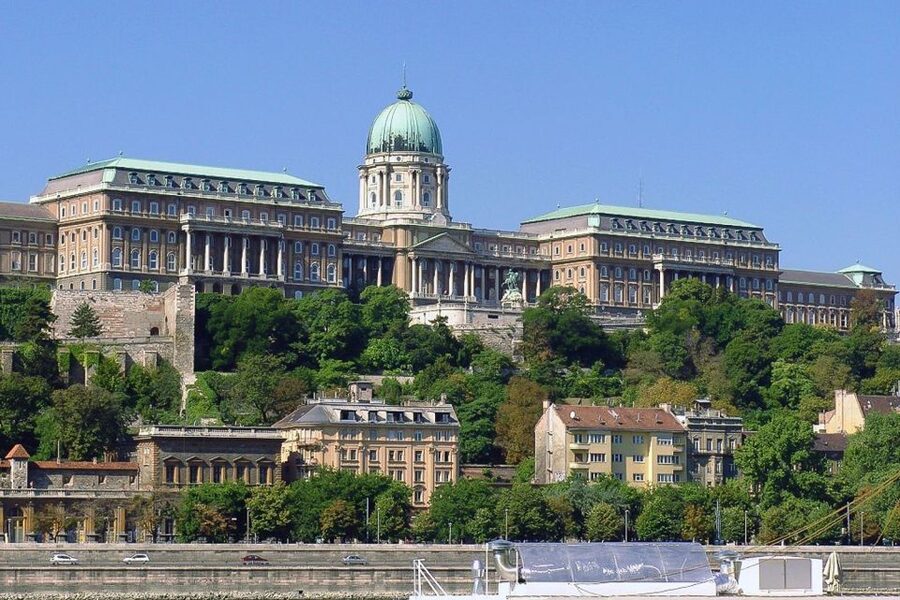 Budapest: 3-Hour Grand City Tour and Castle Walk - Who should book this Castle Hill and Grand City mix
