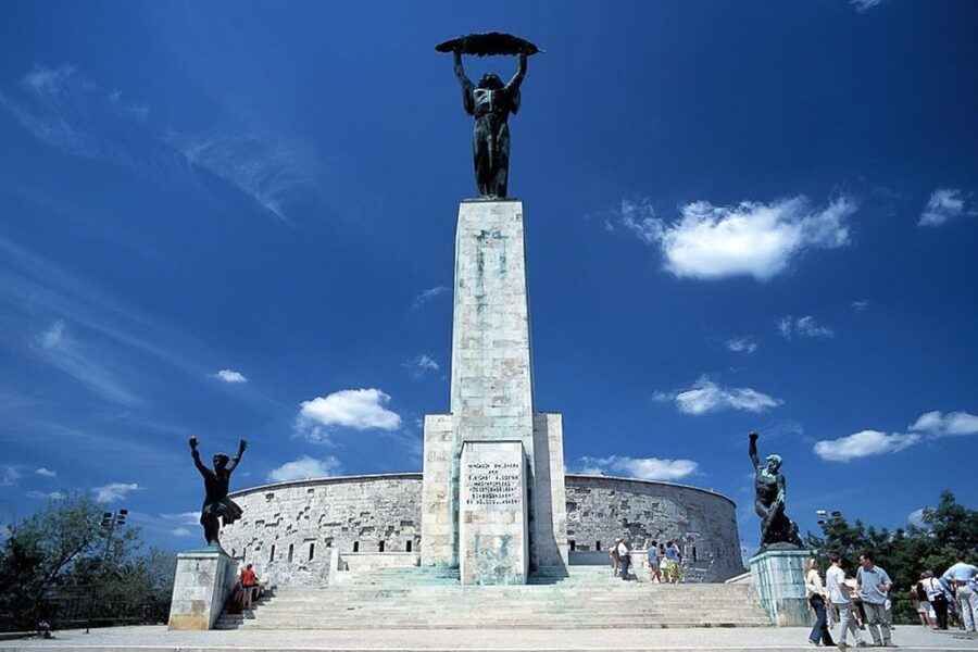 Budapest: 3-Hour Grand City Tour and Castle Walk - Royal Castle area and the Fisherman’s Bastion stop