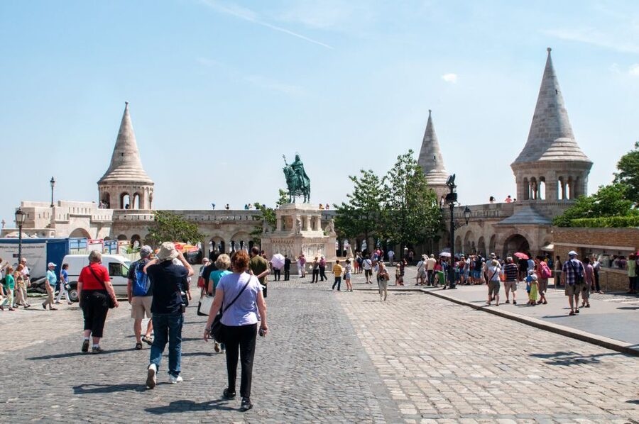 Budapest: 3-Hour Live Guided Sightseeing Tour - Why this 3-hour Danube loop is ideal for a first day