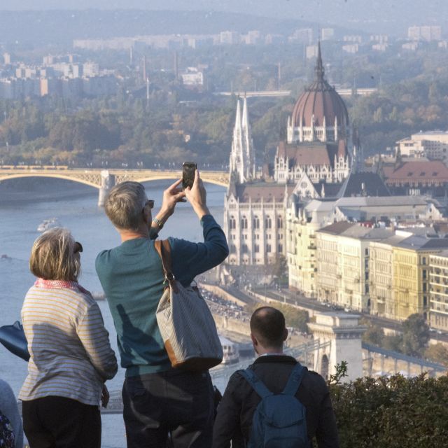Budapest: 3-Hour Live Guided Sightseeing Tour - Buda Castle District: the quick walk that pays off in views