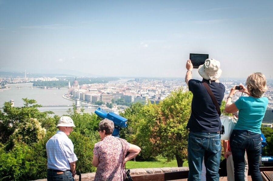 Budapest: 3-Hour Live Guided Sightseeing Tour - City Park drive and the thermal spa and zoo passing moments