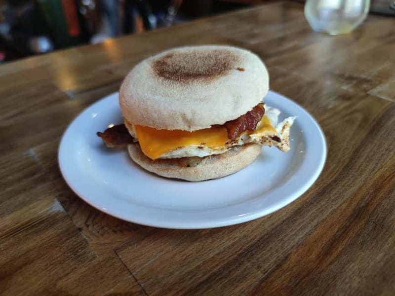 Budapest: 4-hour Bottomless Brunch w/ Cocktails & Craft Beer - The American breakfast spread, and how to eat it well