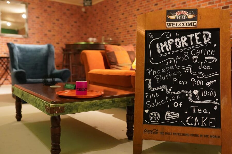 Budapest: 90s Sitcom Escape Room Adventure with Drinks - The themed rooms: what to expect as you move room to room