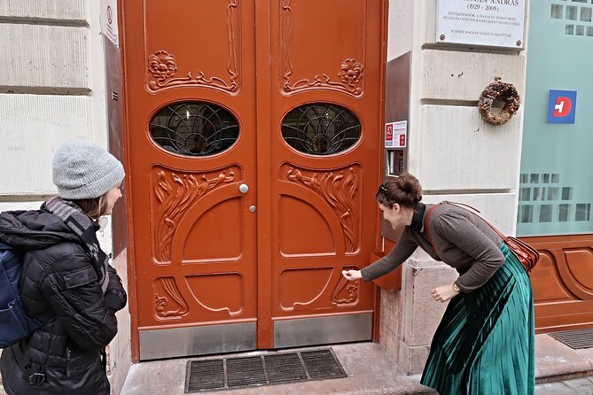 Budapest Art Nouveau Walking Tour - Finding the Theme Fast: Bedö House and Early Stops