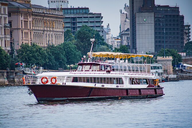 Budapest Audio Guide Cruise with Day, Sunset and Night Options - Boarding and Seats: How to Get the View You Paid For