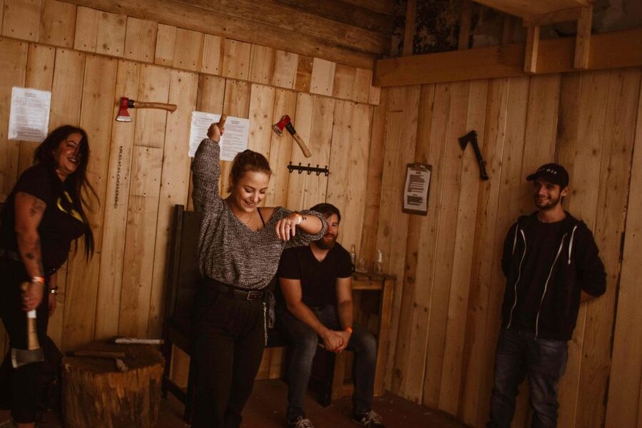 Budapest: Axe Throwing Experience - Your 60 Minutes of Throwing: Practice to Competition