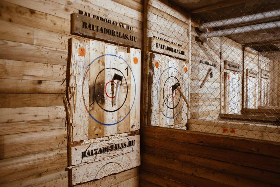 Budapest: Axe Throwing Experience - Scoring Games: Where Your Accuracy Shows Up