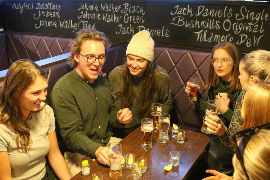 Budapest: Bar Crawl Tour with Local Drinks - Key Points Before You Go