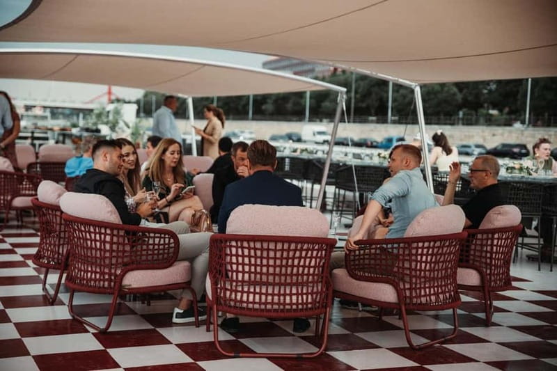Budapest: BBQ Dinner Cruise w/ Live Music & Unlimited Drinks - Dinner details that matter, show kitchen service and seasonal dishes