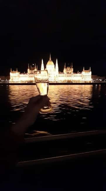 Budapest: Boat Cruise with Personal Guide and Drink - What makes the guide matter, especially when you want more than photos