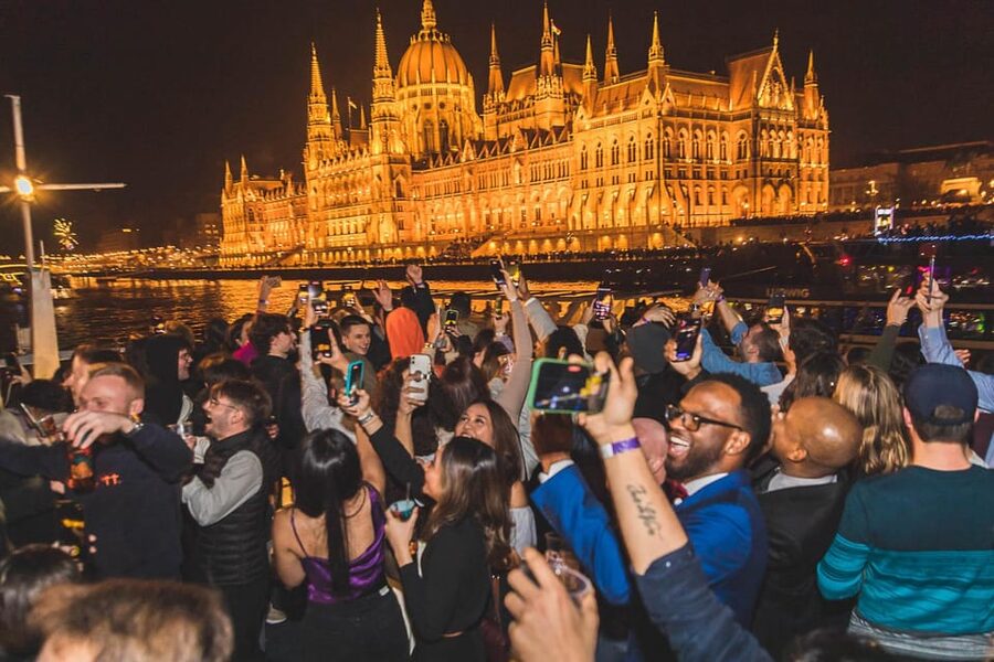Budapest: Boat Party with option of Unlimited Drinks - Unlimited Drinks: A Smart Option, Not a Must