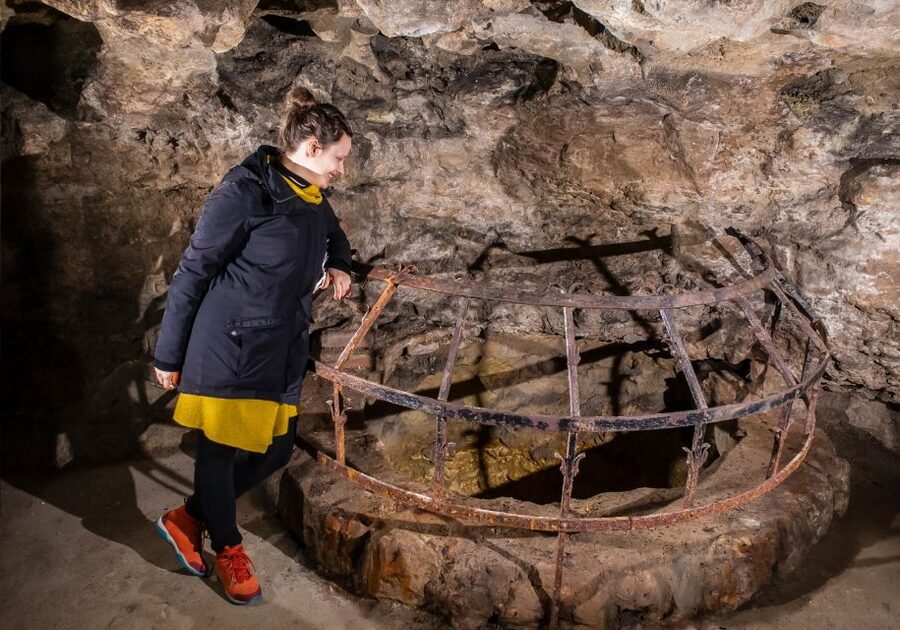 Budapest: Buda Castle Cave Tour - Meeting points at Szentháromság tér and Dárda Street, plus timing