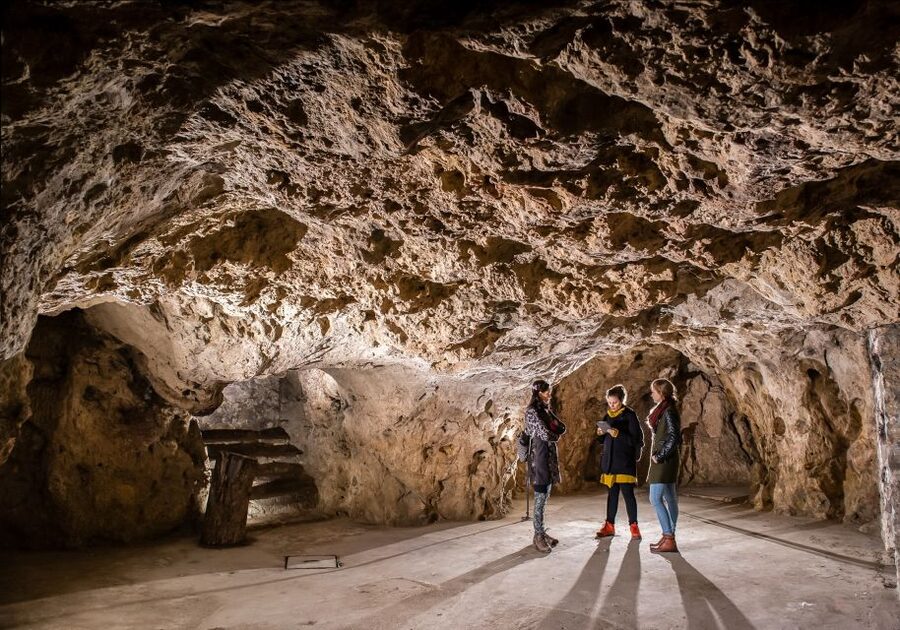 Budapest: Buda Castle Cave Tour - Tour length choices, 40 minutes or 1.5 hours, and what you see