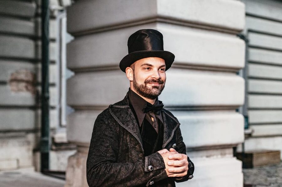 Budapest: Buda Castle District Vampires and Myths Night Tour - The House of Houdini Stop: Theater in the Middle of Myth