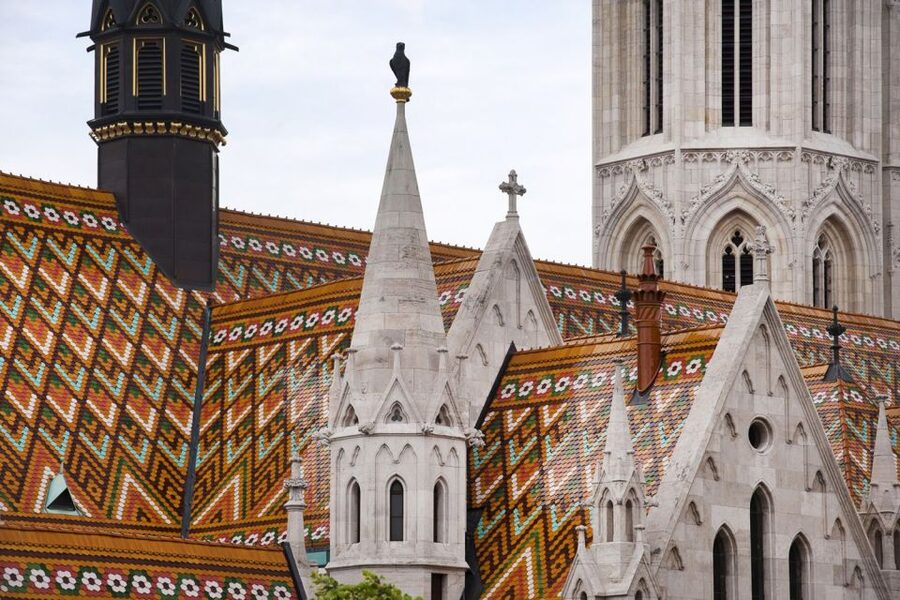 Budapest: Buda Castle District Walking Tour - Holy Trinity Statue to Matthias Church: Baroque arrival, Gothic drama